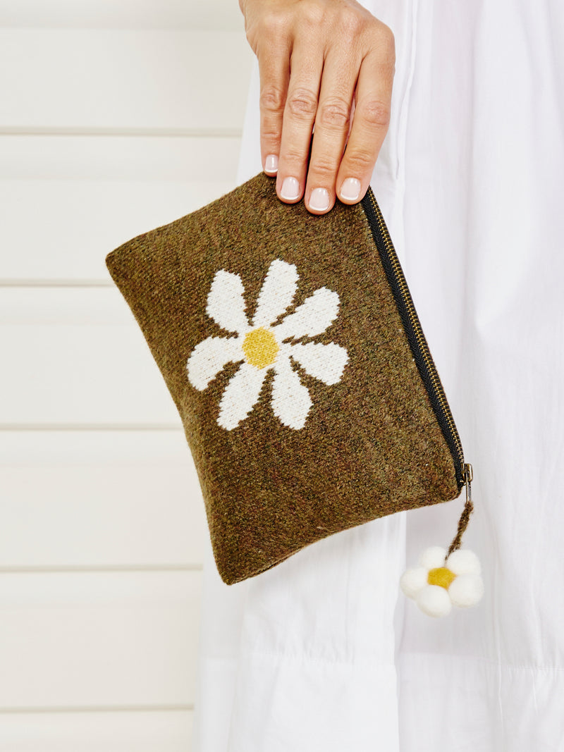 Daisy Pouch - chocolate