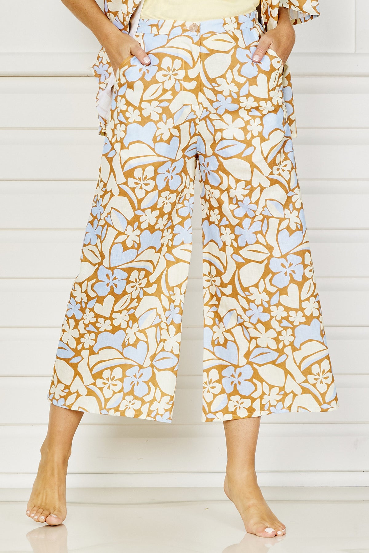 Aloha Cropped Pants - Sand and  Sky Print